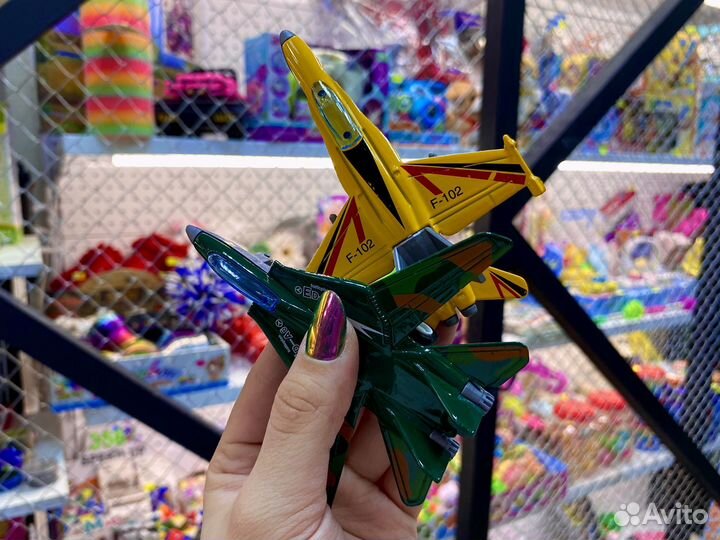 Самолет истребитель реалистичный металлический