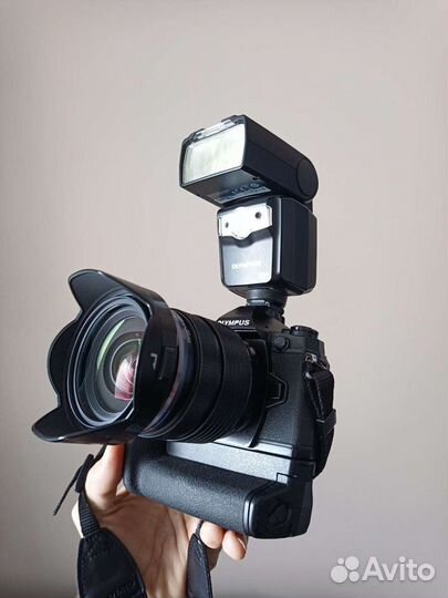 Фотоаппарат Olympus OM-D E-M1 Mark комплект