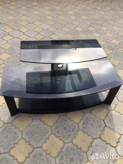 Стеклянная тумба под тв