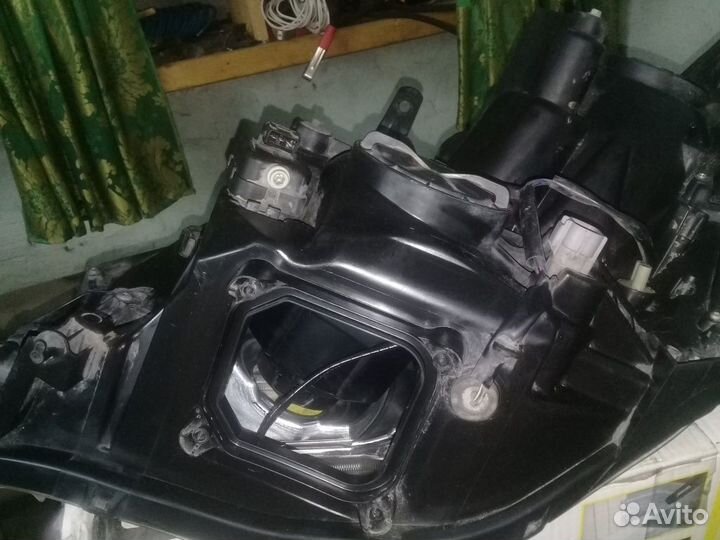 Фара передняя правая Toyota Vellfire 20 кузов