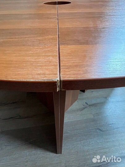 Стол круглый в офис