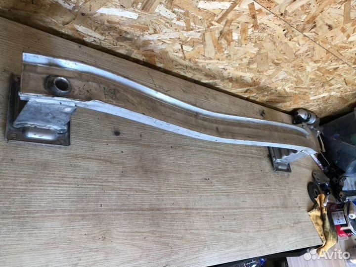 Усилитель бампера Audi A8