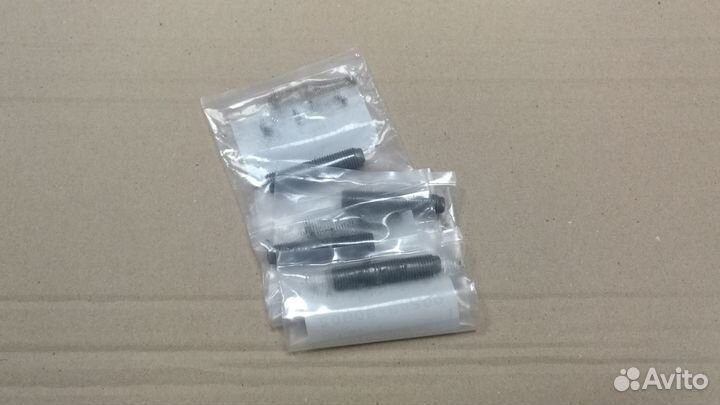 Шпилька выхлопной трубы Ниссан Nissan 20606-D4200