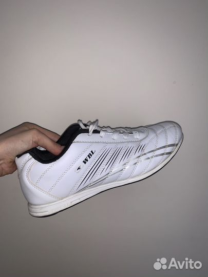 Кроссовки женские 37 размер