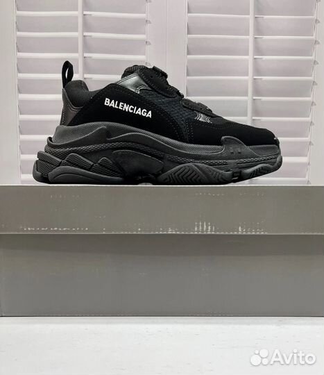 Кроссовки balenciaga triple s