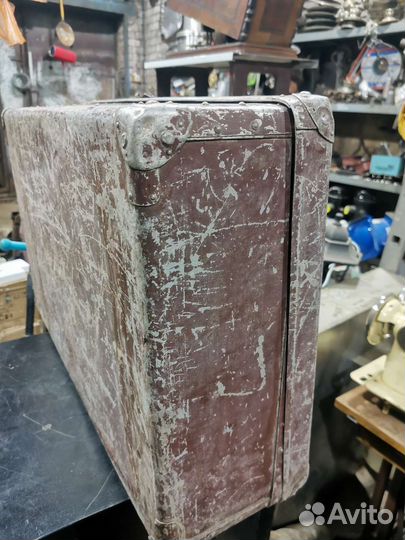 Чемодан старинный