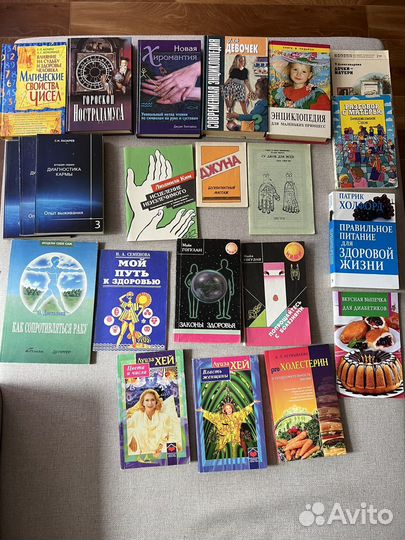 Книги разных жанров, учебники, справочники