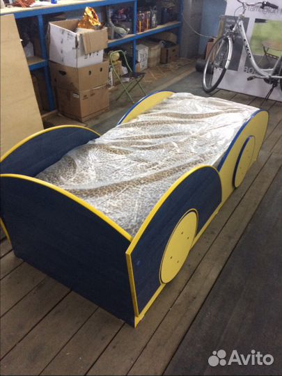 Детская кровать автомобиль с артопедическим матрас