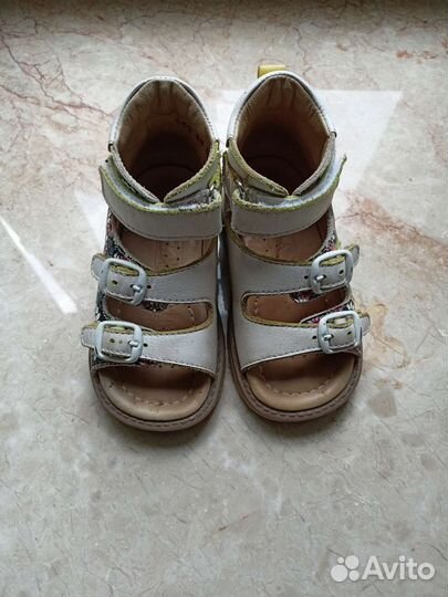 Босоножки для девочки 22
