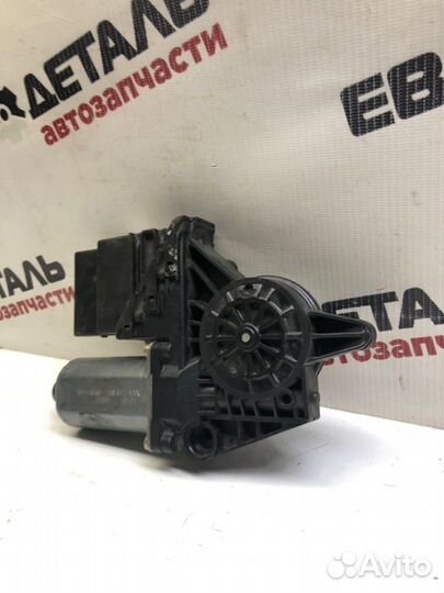 Мотор стеклоподъемника задний правый Volkswagen
