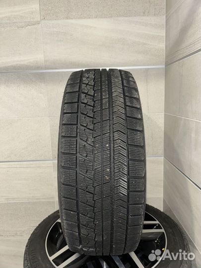 Bridgestone Blizzak VRX 245/45 R19 98S