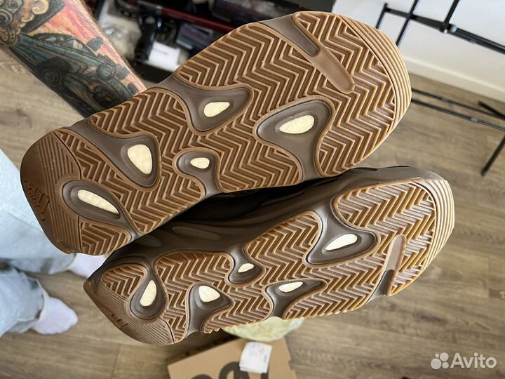 Кроссовки adidas yeezy boost 700 v2