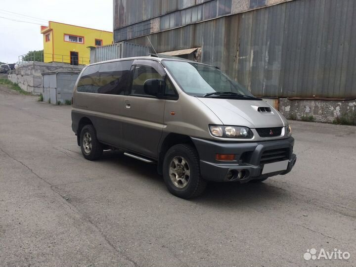 Лобовое стекло Митсубиси Спейс Гир