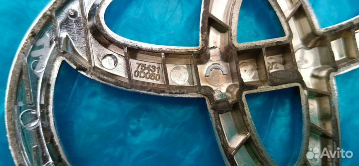 Задняя эмблема Toyota Avensis T 270 Оригинал