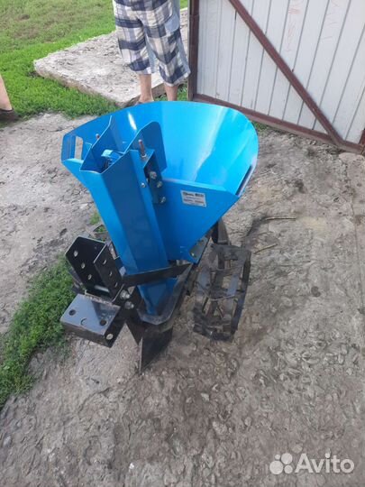 Картофелесажалка для мотоблока