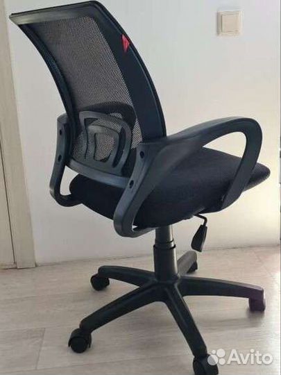 Кресло для персонала Lark чёрное