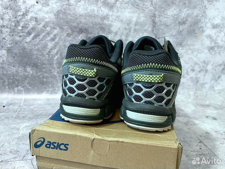 Кроссовки Asics эргономичные