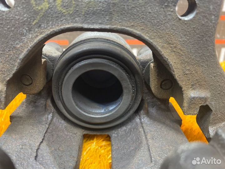 Суппорт задний правый Bmw 3-Series E90 N52B25A