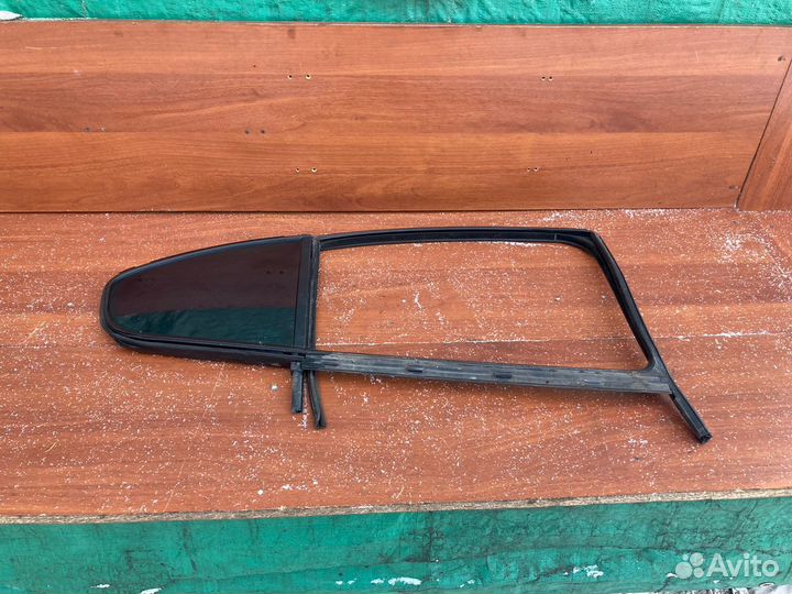 Форточка задней правой двери Skoda Octavia A5