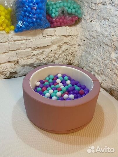 Бассейн с 400 шариками