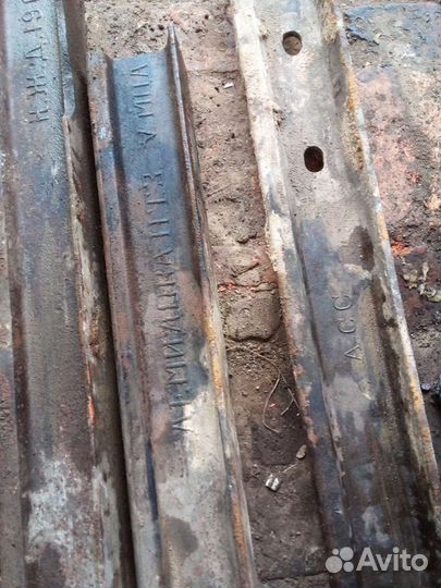 Рельс старинный