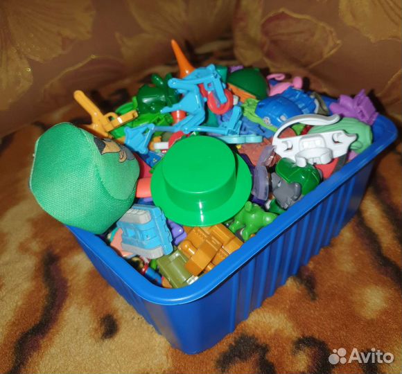 Киндер сюрприз и игрушки пакетом