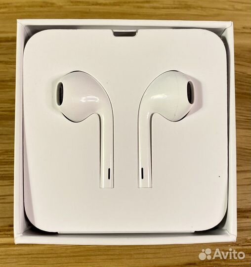 Apple EarPods (Lightning) белый
