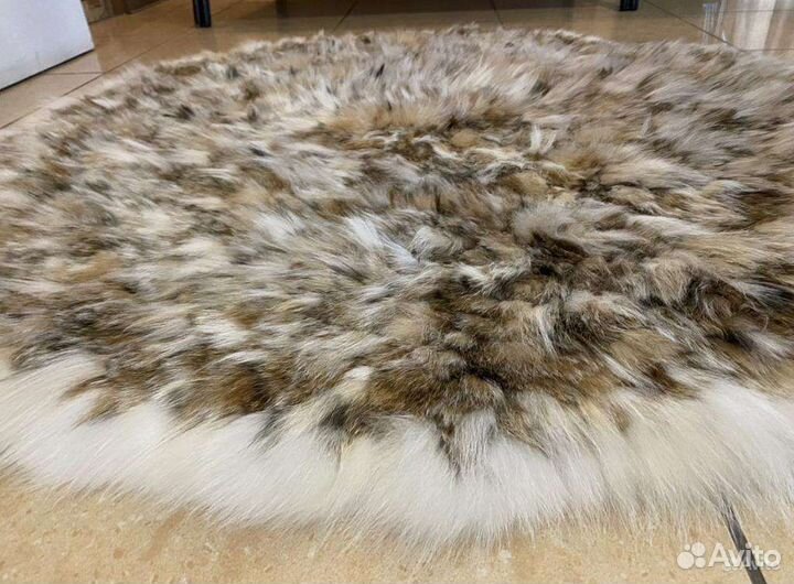 Меховой коврик вязаный для интерьера