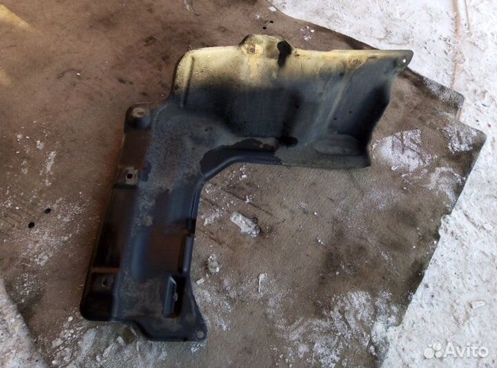 Защита двигателя правая Toyota Allex CE121 1nzfe