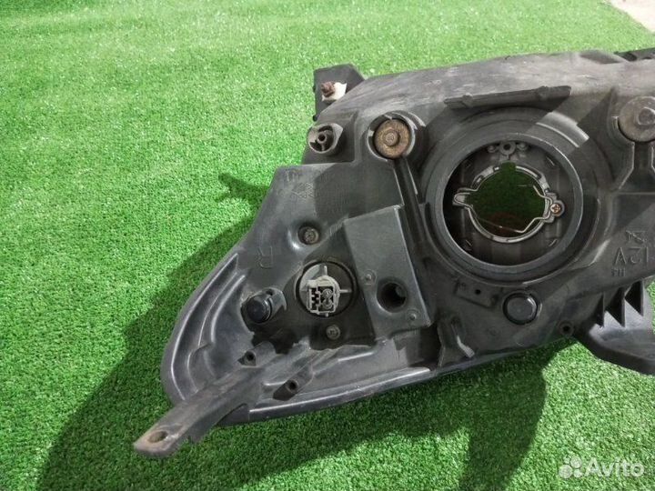 Фара галогеновая правая Mazda Demio DY3R