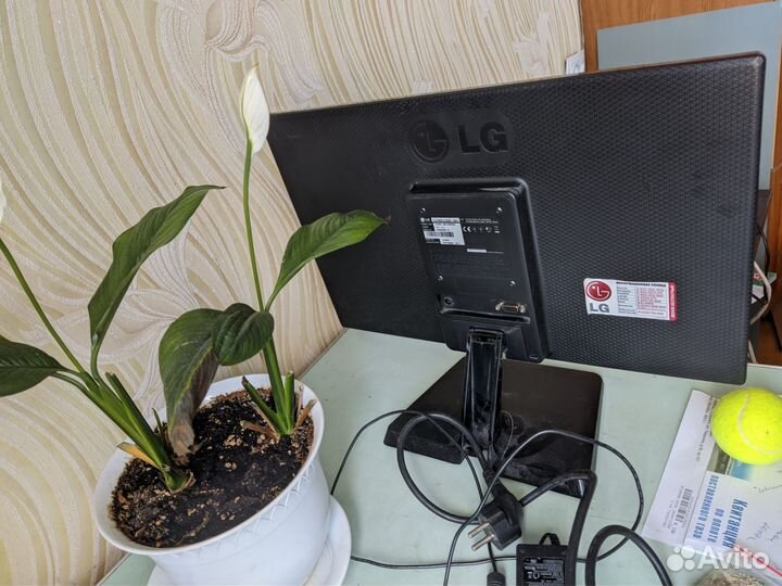 Монитор lg flatron e 1942