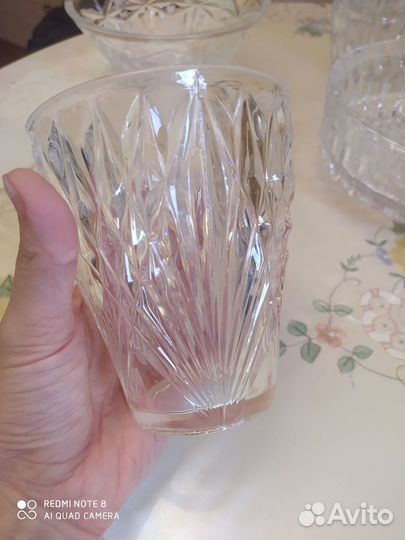 Хрустальные вазочки. Витринное хранение