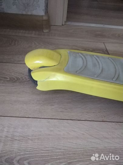 Электрический трёхколёсный самокат