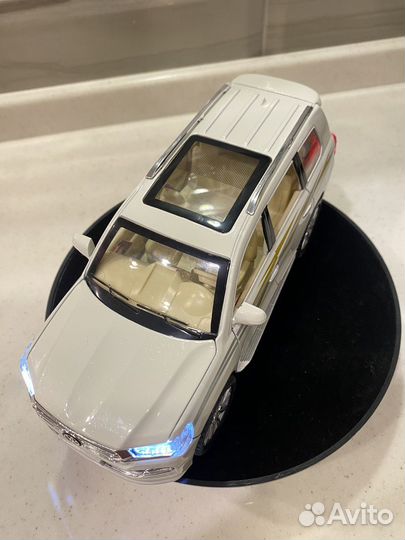 Модель автомобиля Toyota Land Cruiser 200