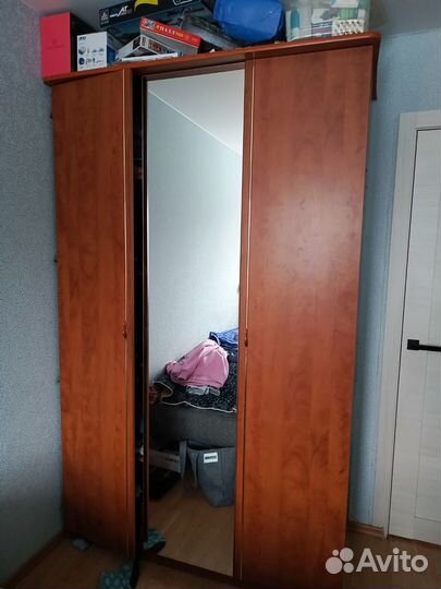 Шкаф с зеркалом