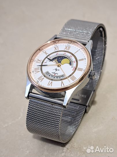 Наручные часы Луч лунник