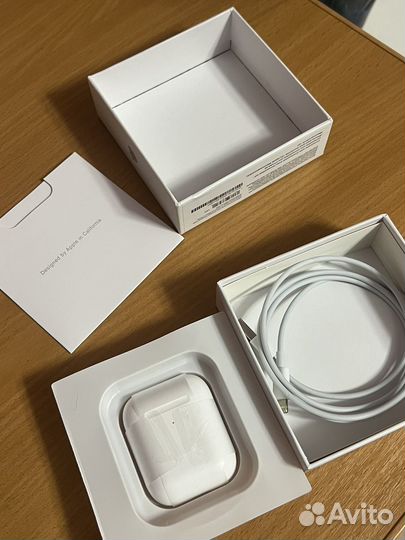 Беспроводные наушники apple airpods