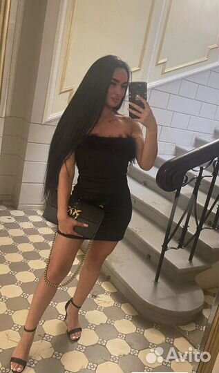 Платье мини с перьями