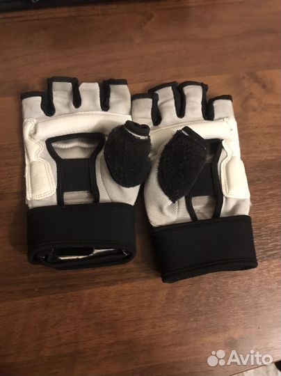 Боксерские перчатки