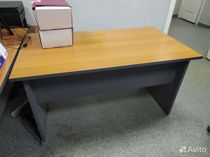 Офисный стол