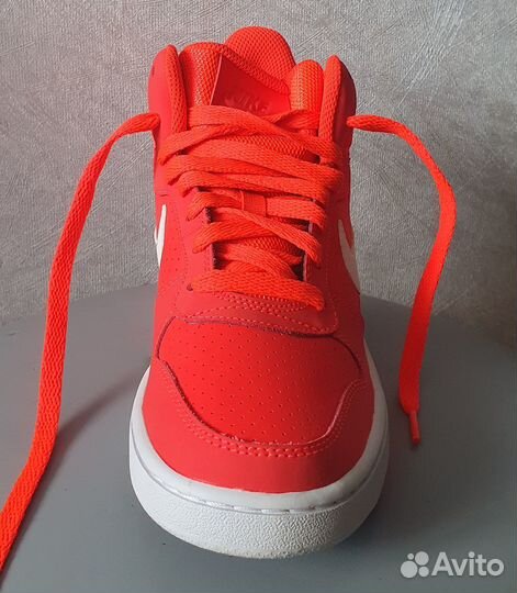 Nike Court Borough Mid