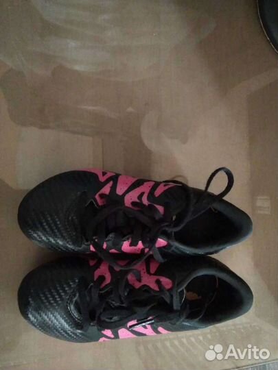Футбольные бутсы adidas