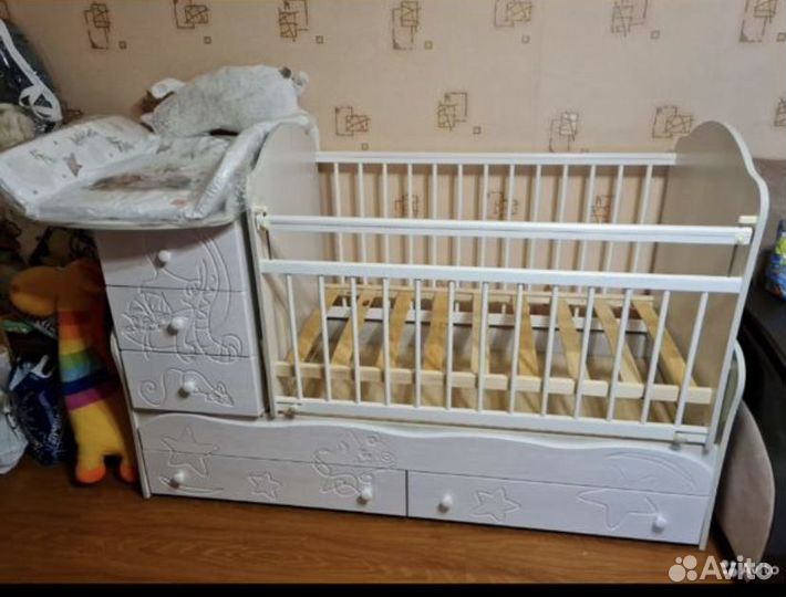 Детская кроватка с маятником и ящиками