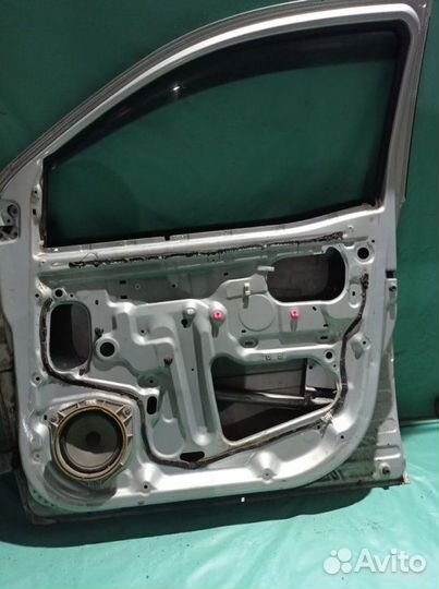 Дверь передняя правая Toyota Raum