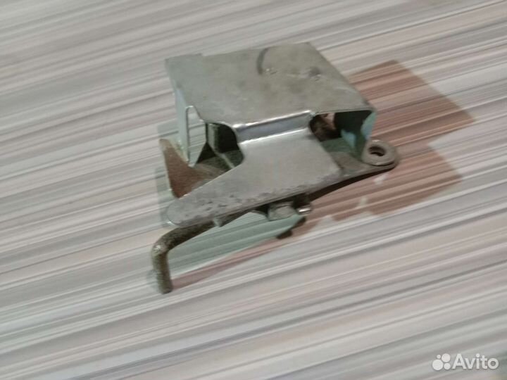 Замок пассажирского сиденья на stels SB 200