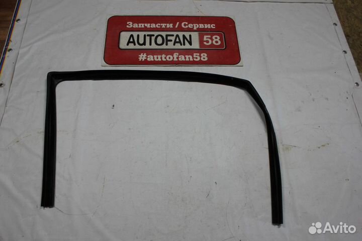 Направляющая стекла двери Volkswagen T5 / T6