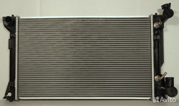 Радиатор охлаждения Toyota Avensis T250