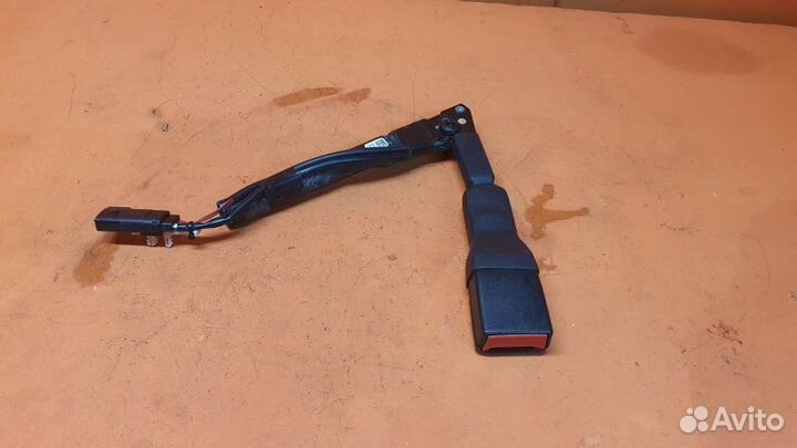 Замок ремня безопасности передний правый Ford