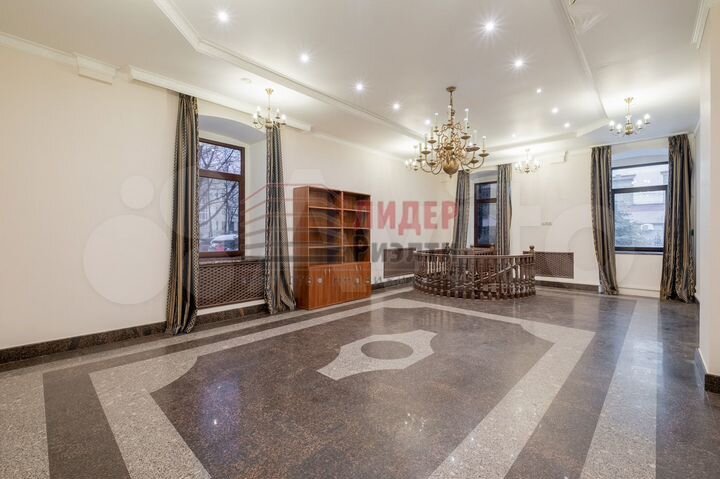 5-к. квартира, 133 м², 1/4 эт.