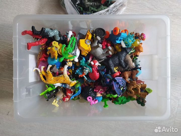 Игрушки из киндера пакетом
